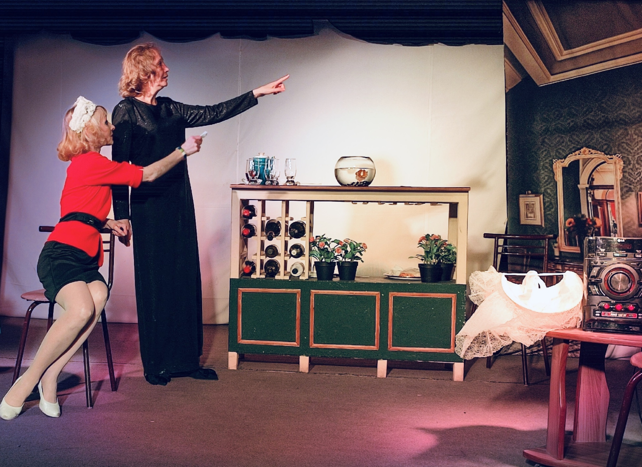 Комедия «Счастливые дуры»