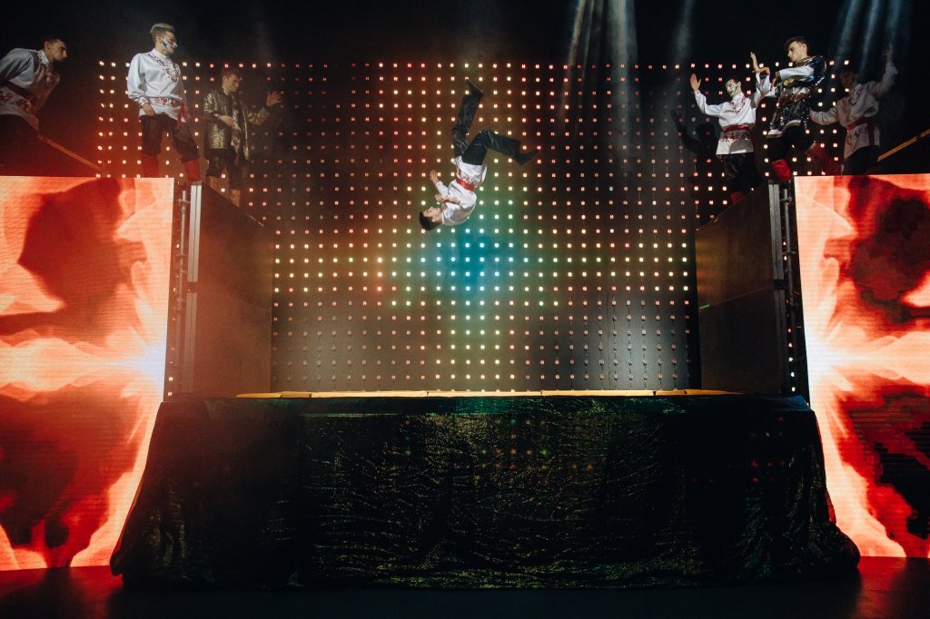 Акробатическое шоу "Русские сказки" (Москва)