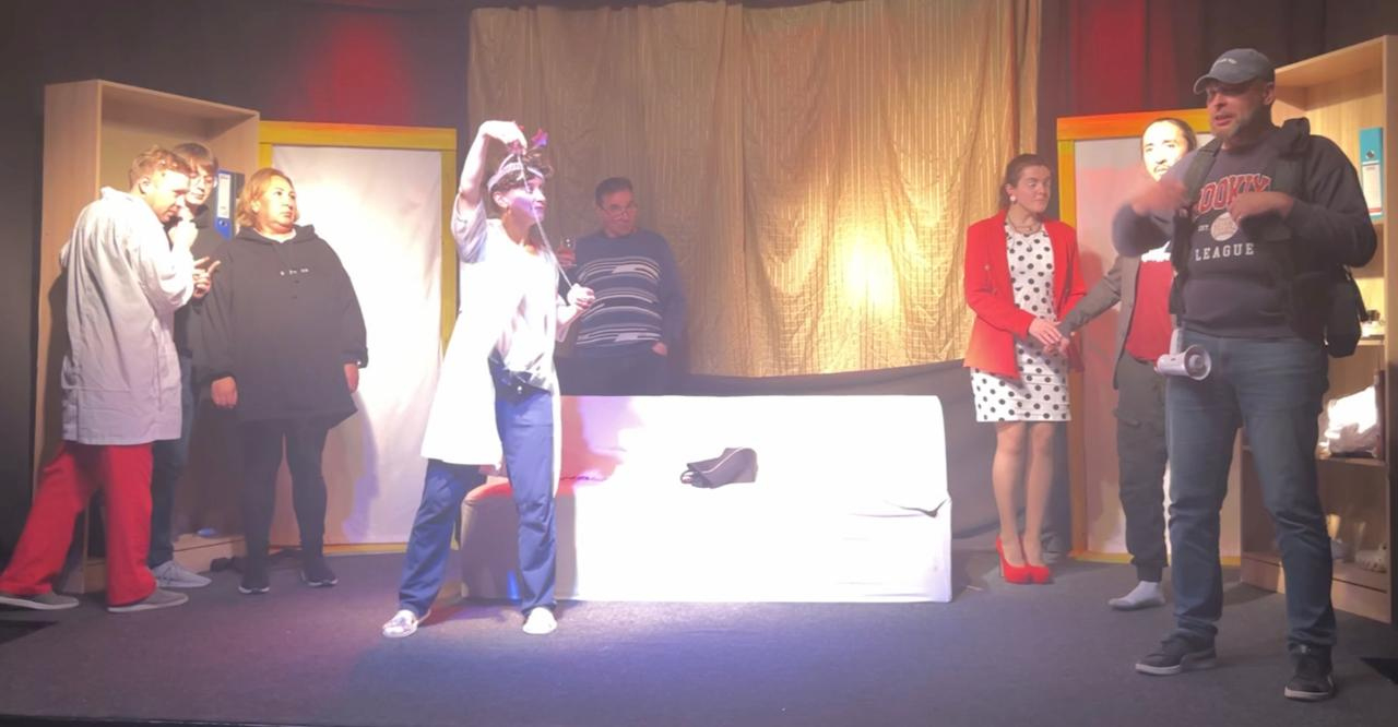 Д..Тень Гиппократа - мастерская сатиры