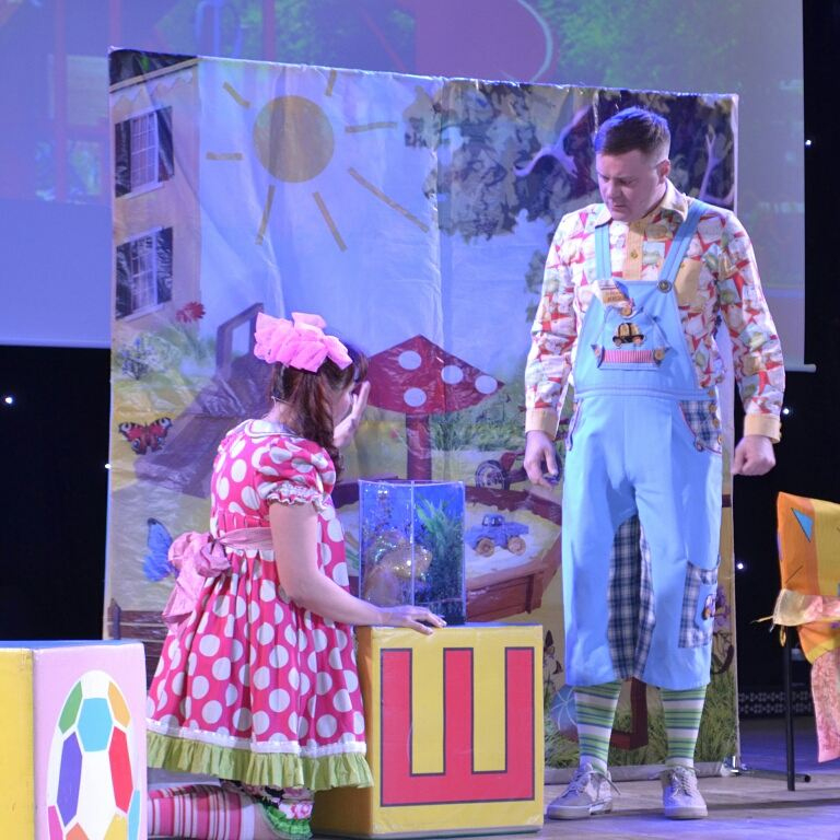 Неразлучные друзья (лирическая комедия)