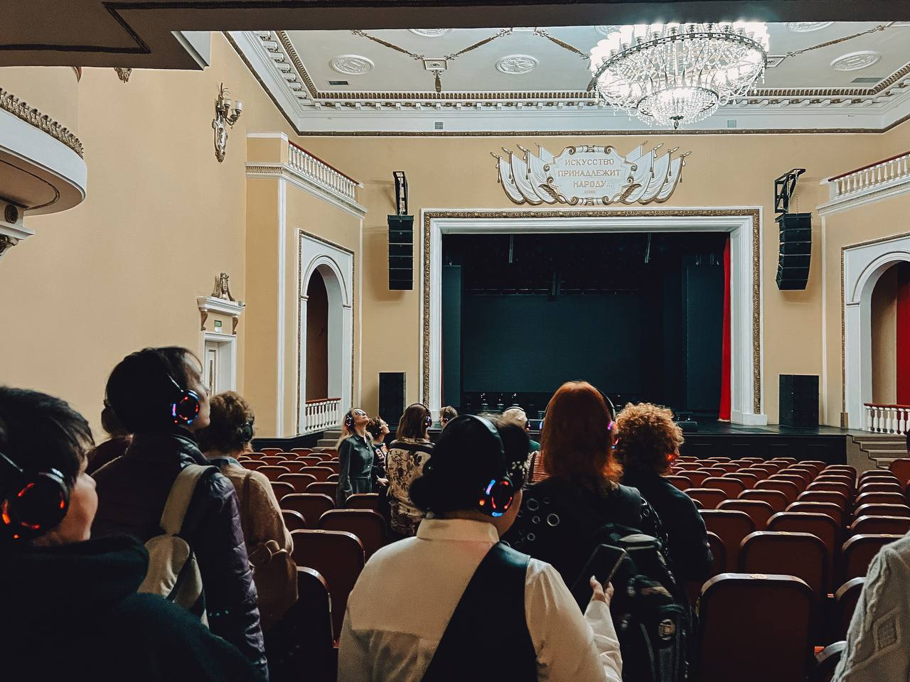 Экскурсия в наушниках «Голос ДК» в Культурном центре «Верх-Исетский»!