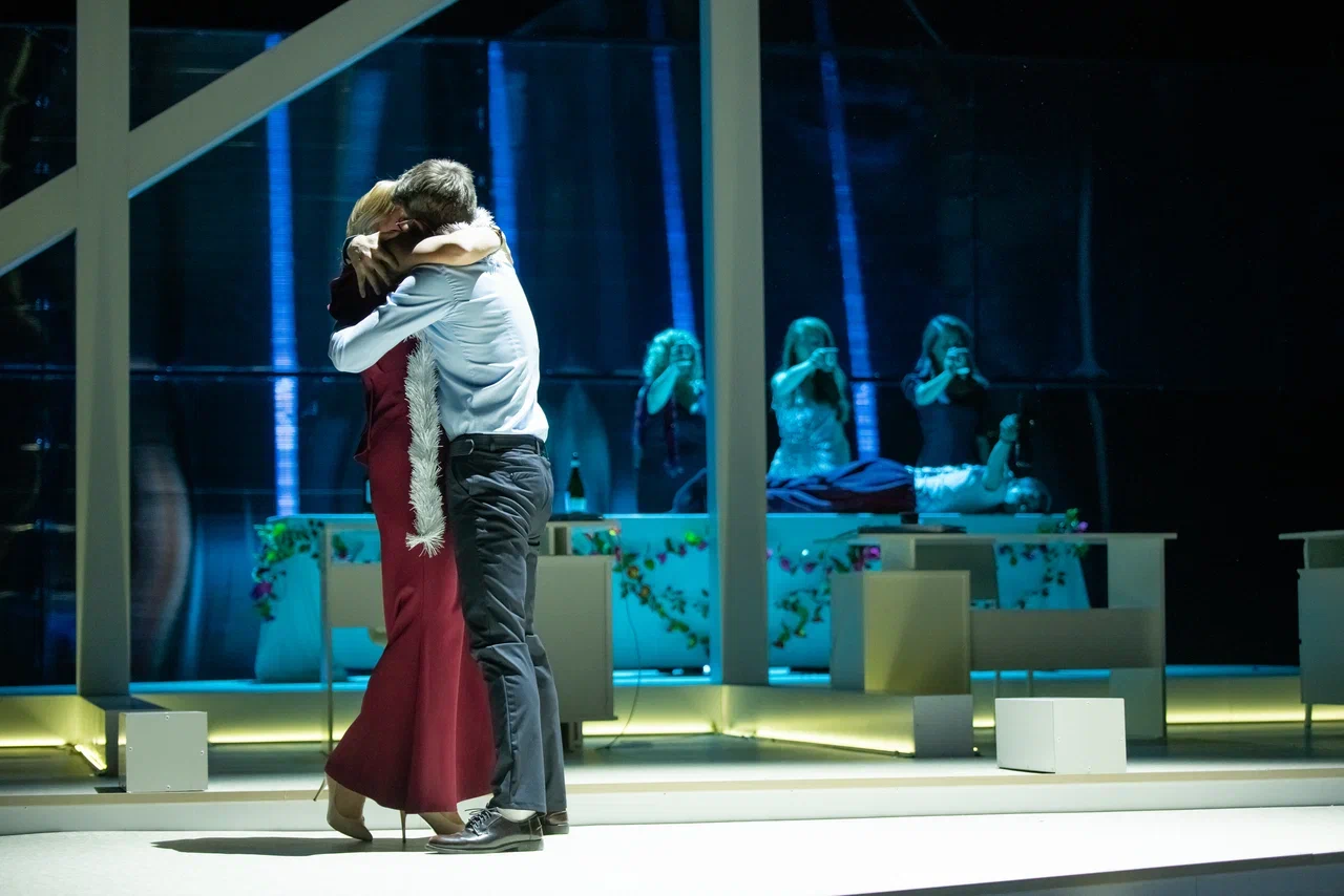 Служебный роман