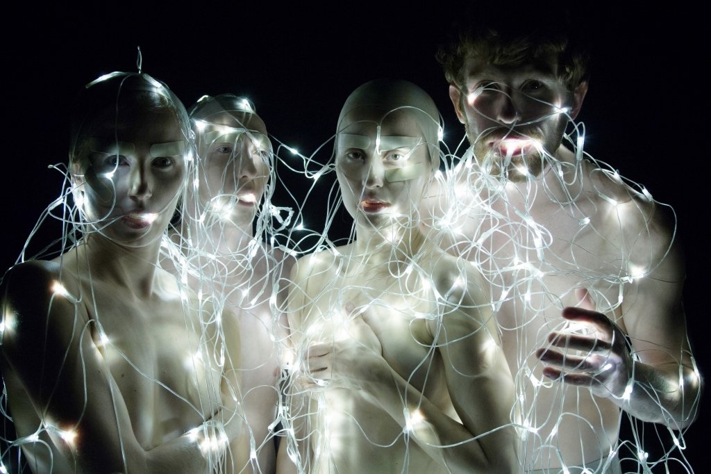 Девушка с фарфоровыми глазами