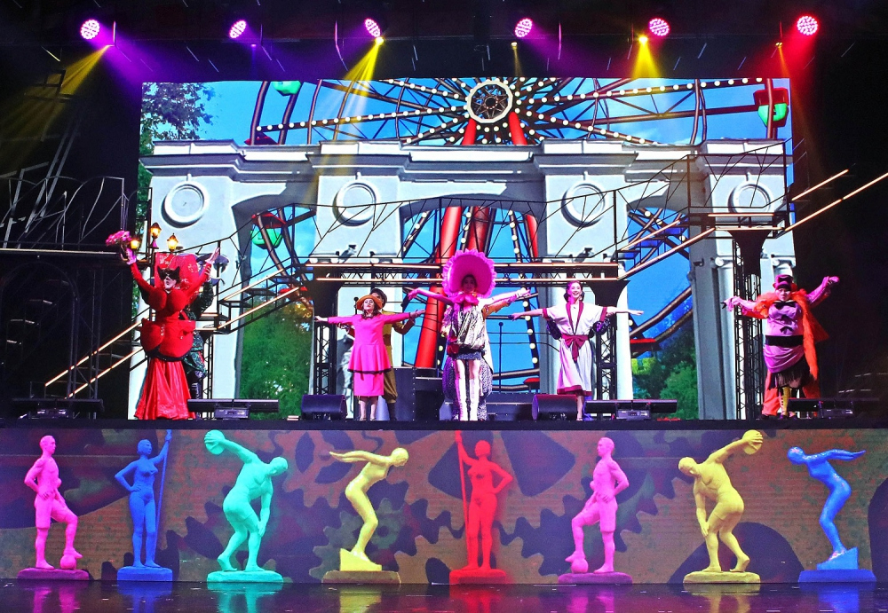 "Ананасы в шампанском". 12+