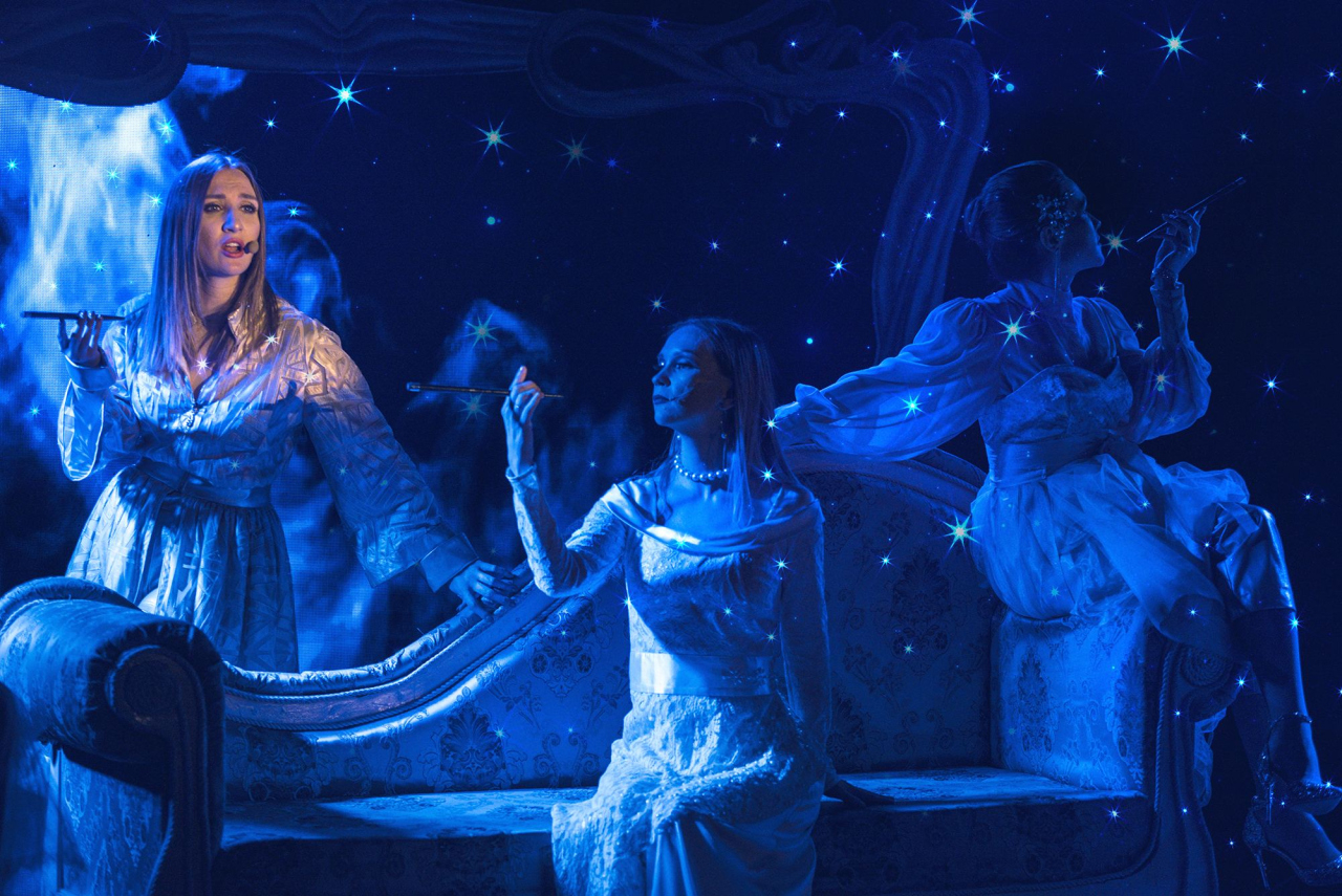 "Девичник". Максим Холл. 12+