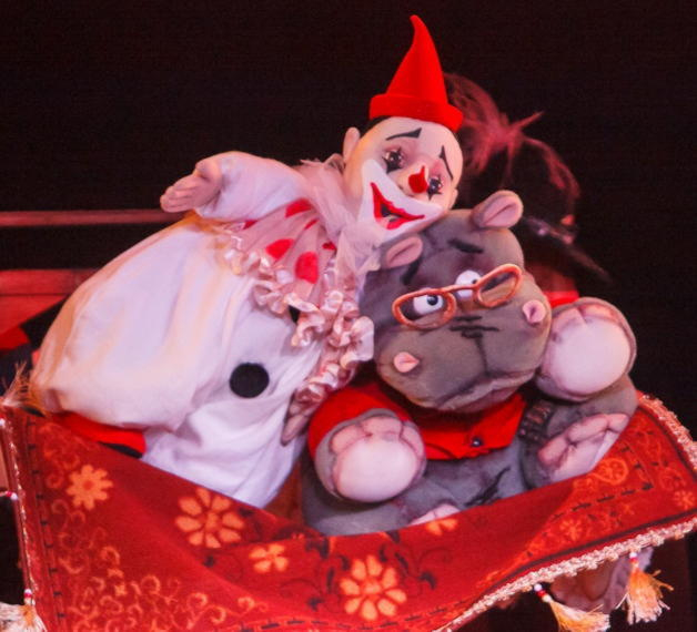 "Заяц-хвастун и волшебная пуговка". Максим Холл. 0+