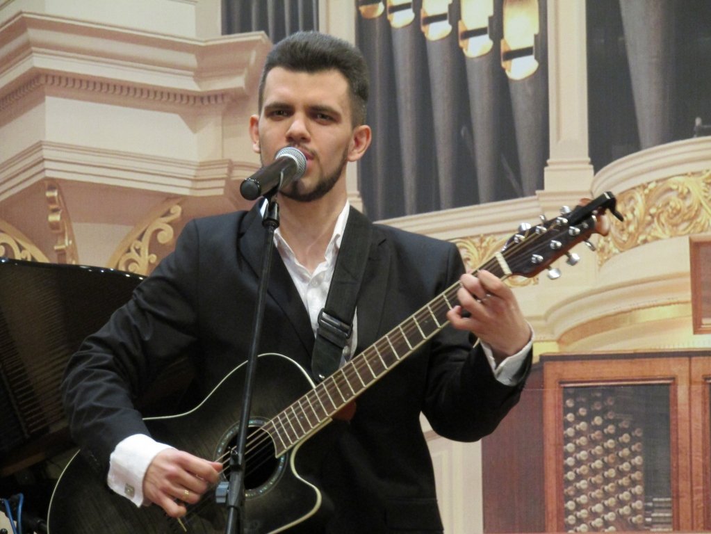 Встретим весну вместе. Концерт автора-исполнителя Михаила Албулова