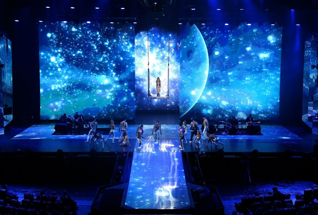 Анита Цой. Премьера шоу "10/20"