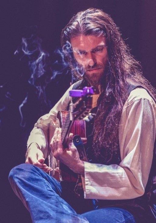 Эстас Тонне (ESTAS TONNE)