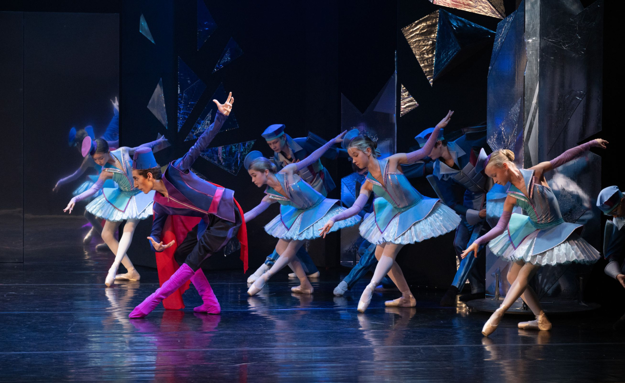 КОРОЛЕВСТВО КРИВЫХ ЗЕРКАЛ