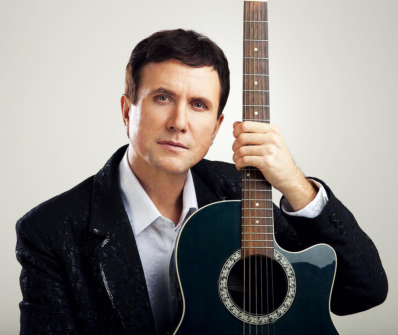 АЛЕКСАНДР ДРОЗДОВ с программой «Там, где клён шумит...»