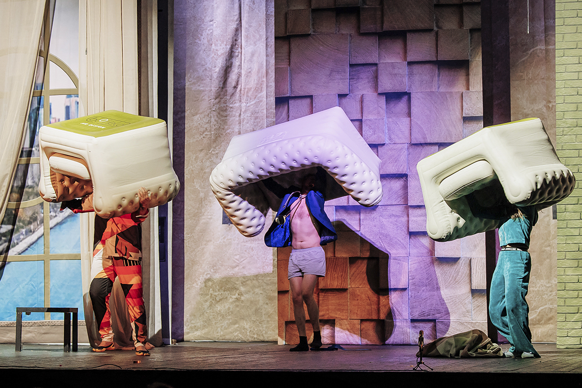 Лирическая комедия «ЛЮБОВЬ В КВАДРАТЕ» в Екатеринбурге!