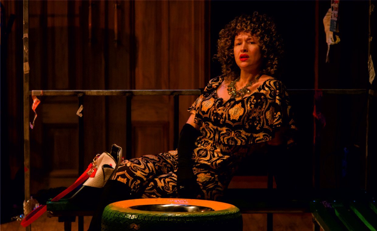 Змея золотая