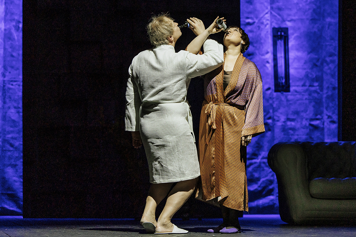 Лирическая комедия «ЛЮБОВЬ В КВАДРАТЕ» в Екатеринбурге!