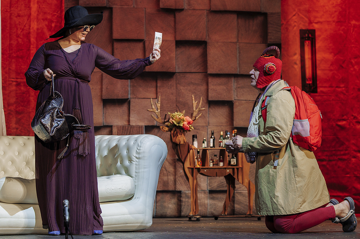 Лирическая комедия «ЛЮБОВЬ В КВАДРАТЕ» в Екатеринбурге!