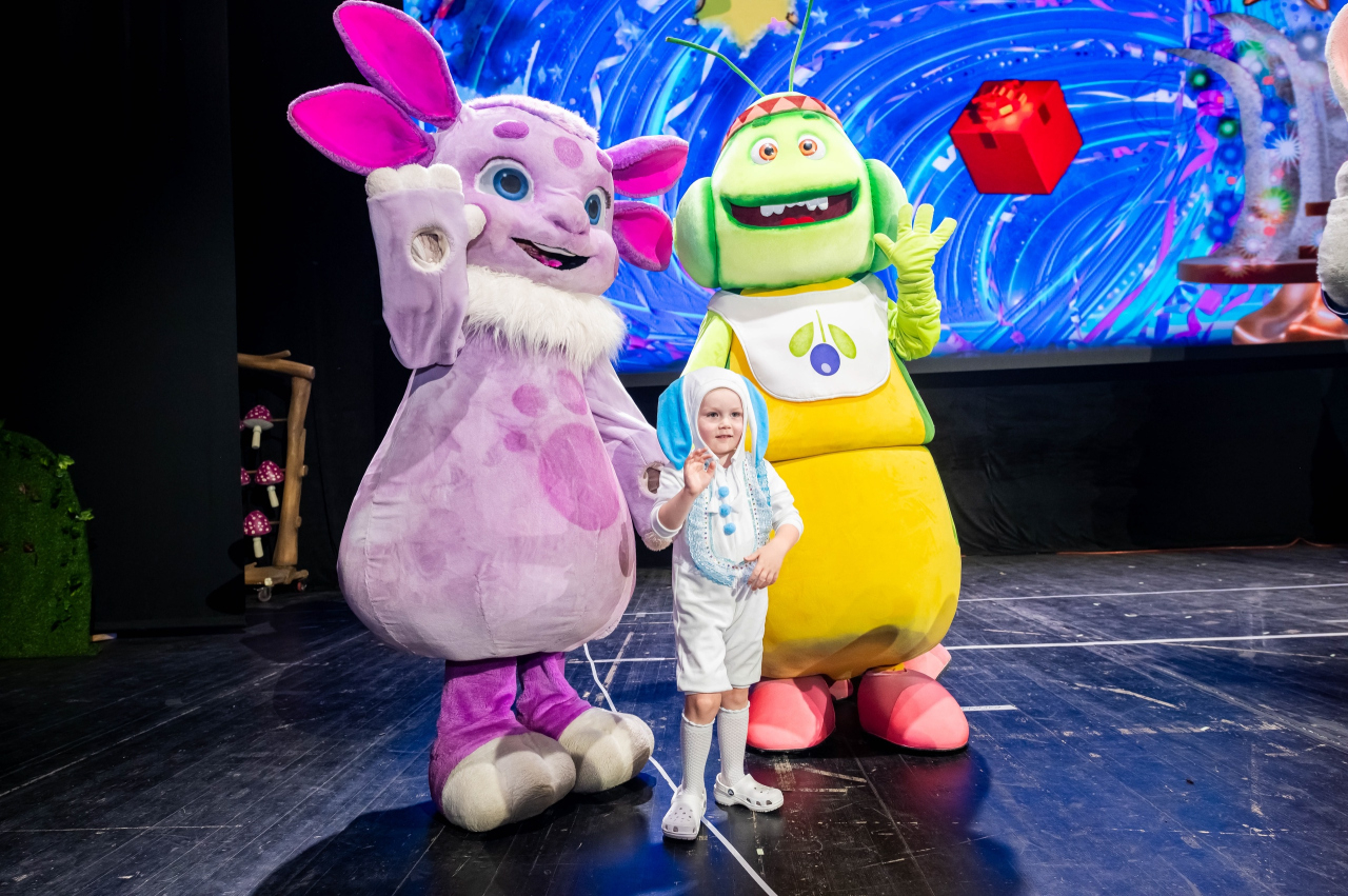 ЁЛКА ТЕЛЕКАНАЛА МУЛЬТ. ЖИВЫЕ КРАСКИ