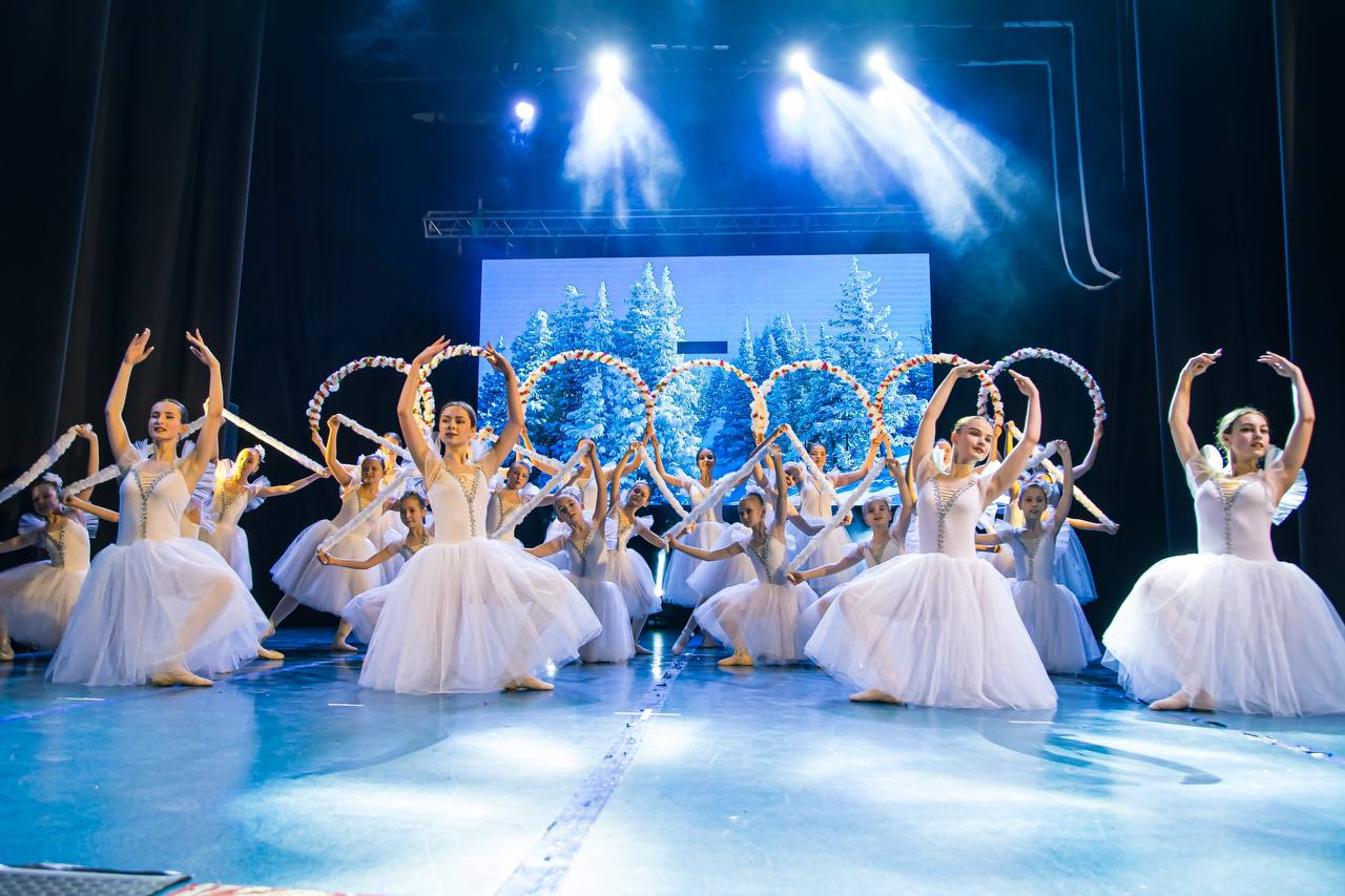 Новогодняя танцевальная сказка "12 месяцев"