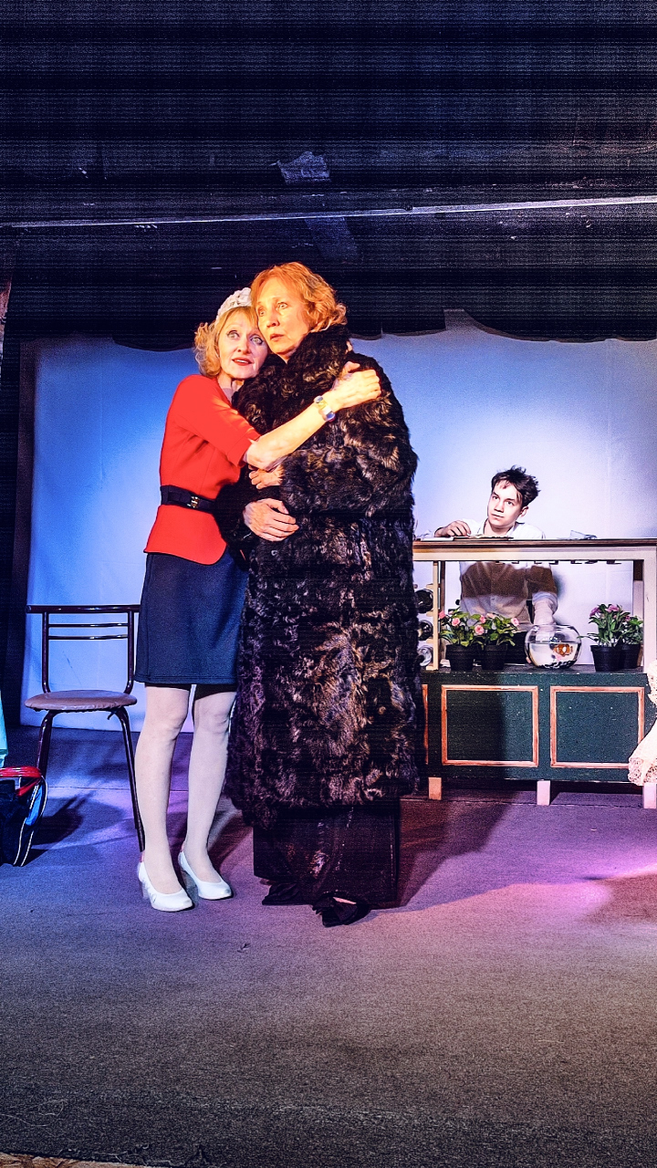 Комедия «Счастливые дуры»