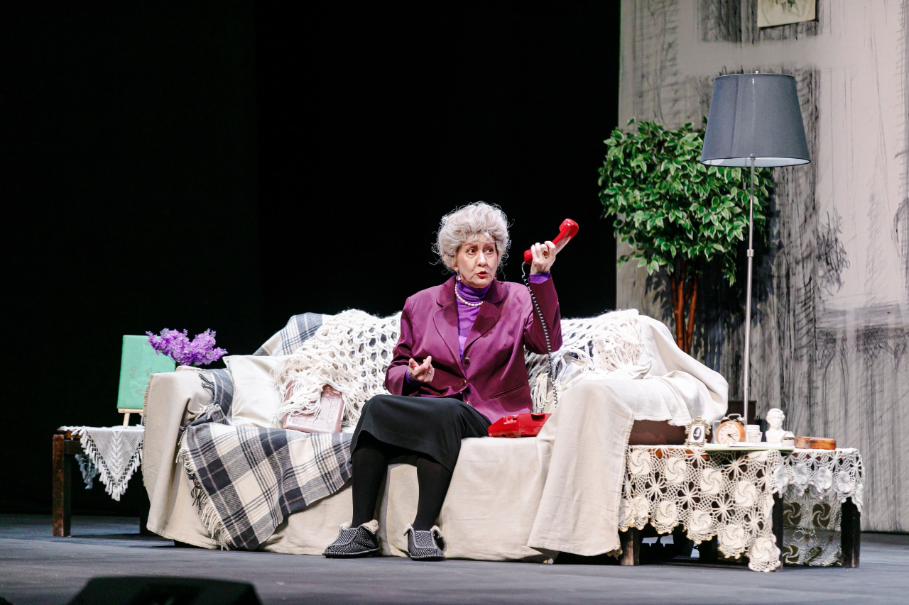 РАНЕВСКАЯ. ОДИНОКАЯ НАСМЕШНИЦА.