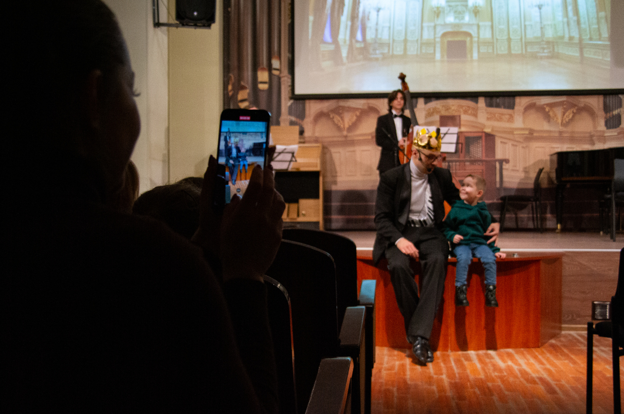 Сказка о музыкальных инструментах. Контрабас.