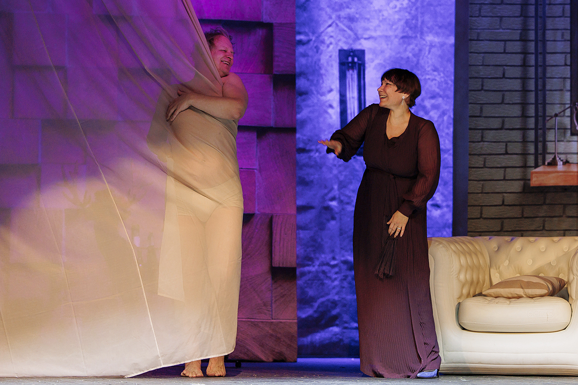 Лирическая комедия «ЛЮБОВЬ В КВАДРАТЕ» в Екатеринбурге!