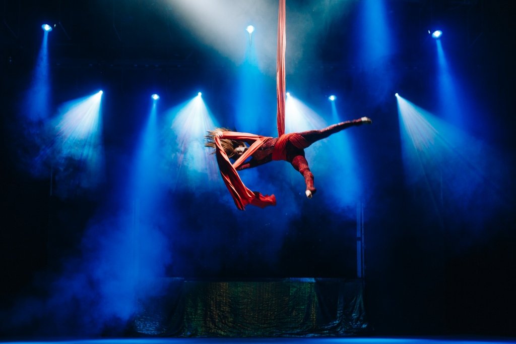 Акробатическое шоу "Русские сказки" (Москва)