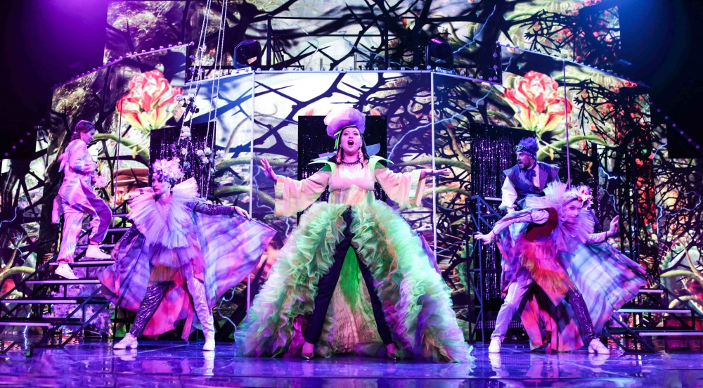 "Новогодняя лавка чудес". 6+