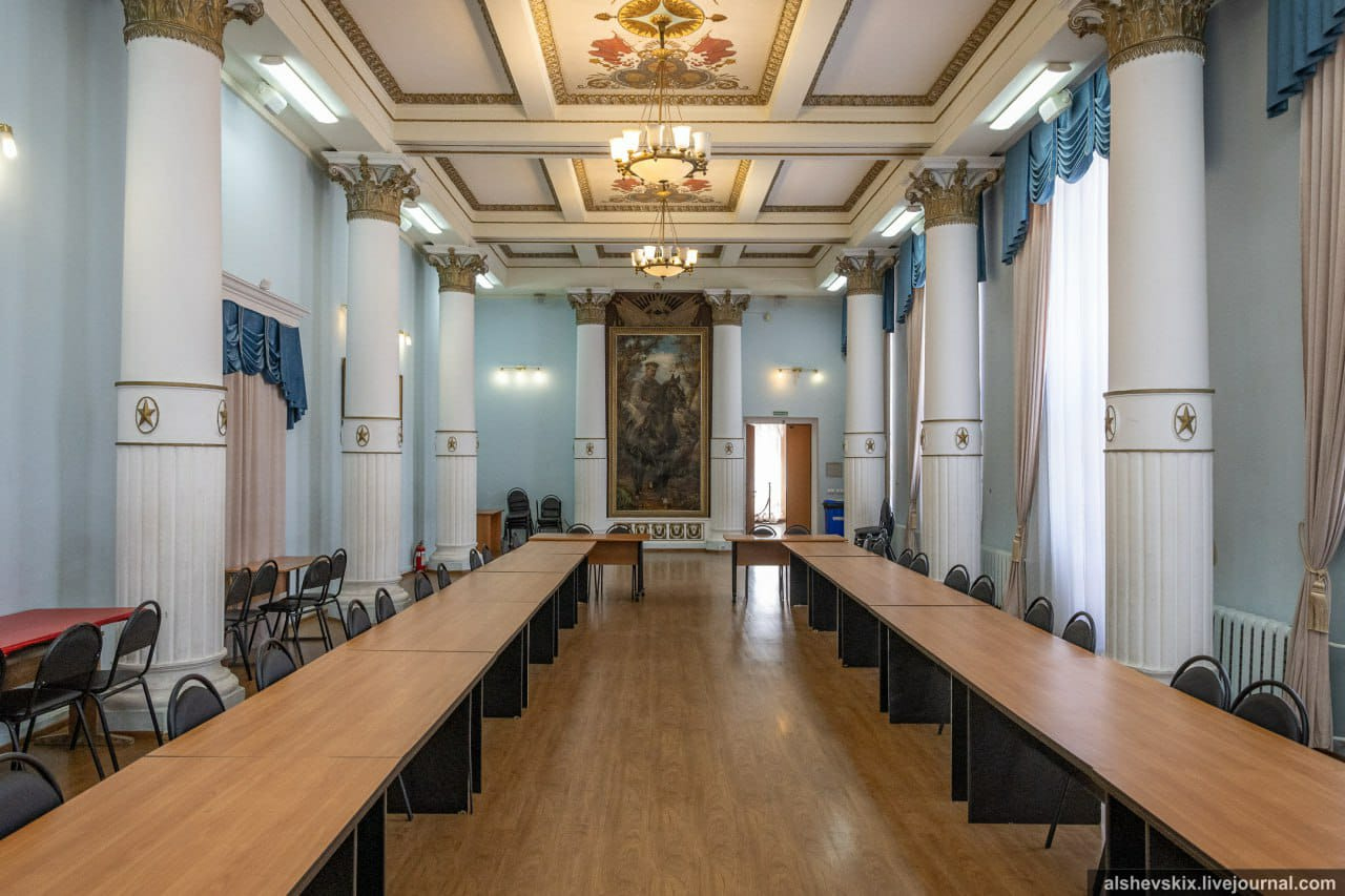 Арт-экскурсия Надежды Маценко "Дом офицеров. Переход времени"