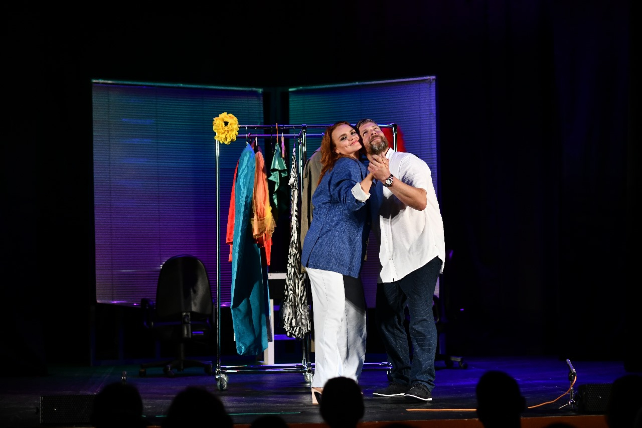 Лирическая комедия "Ненормальная"