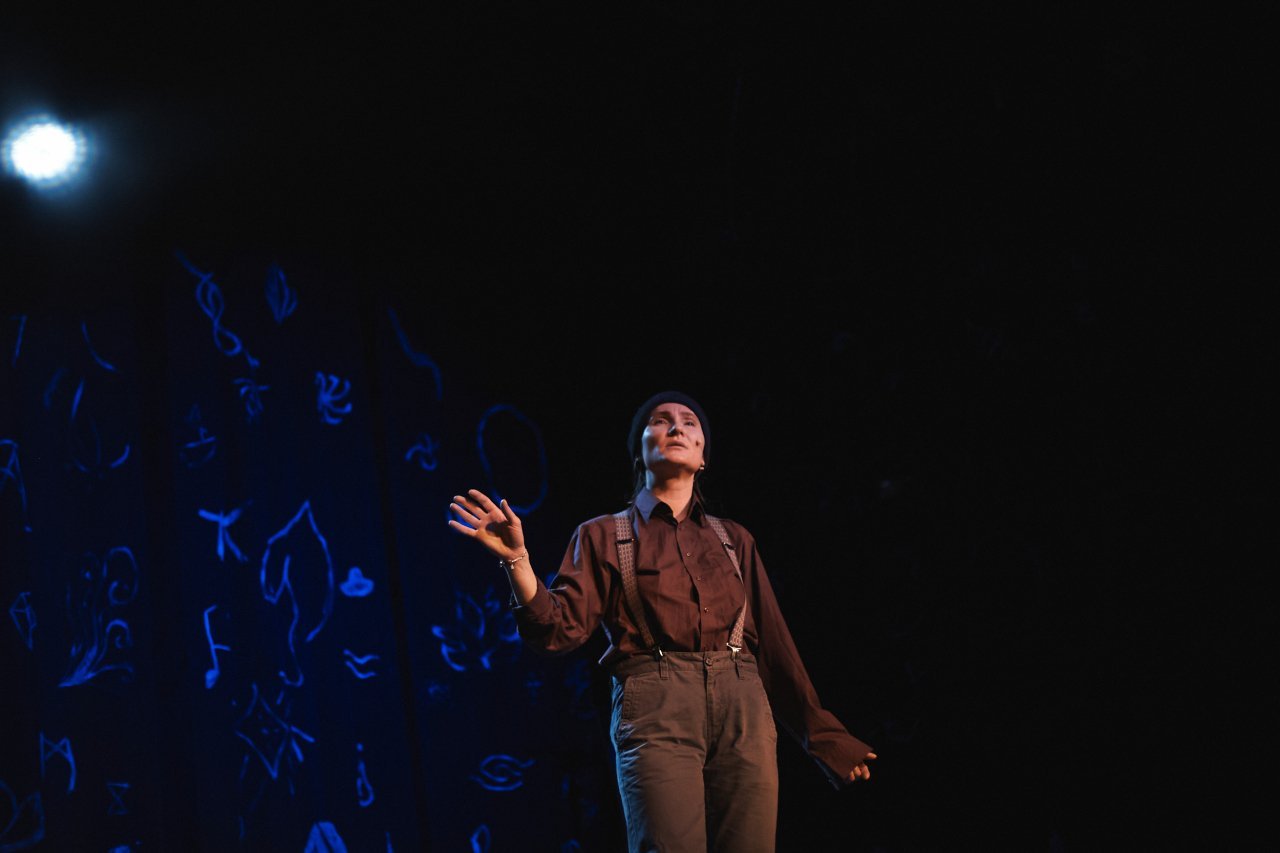 Глаза голубой собаки