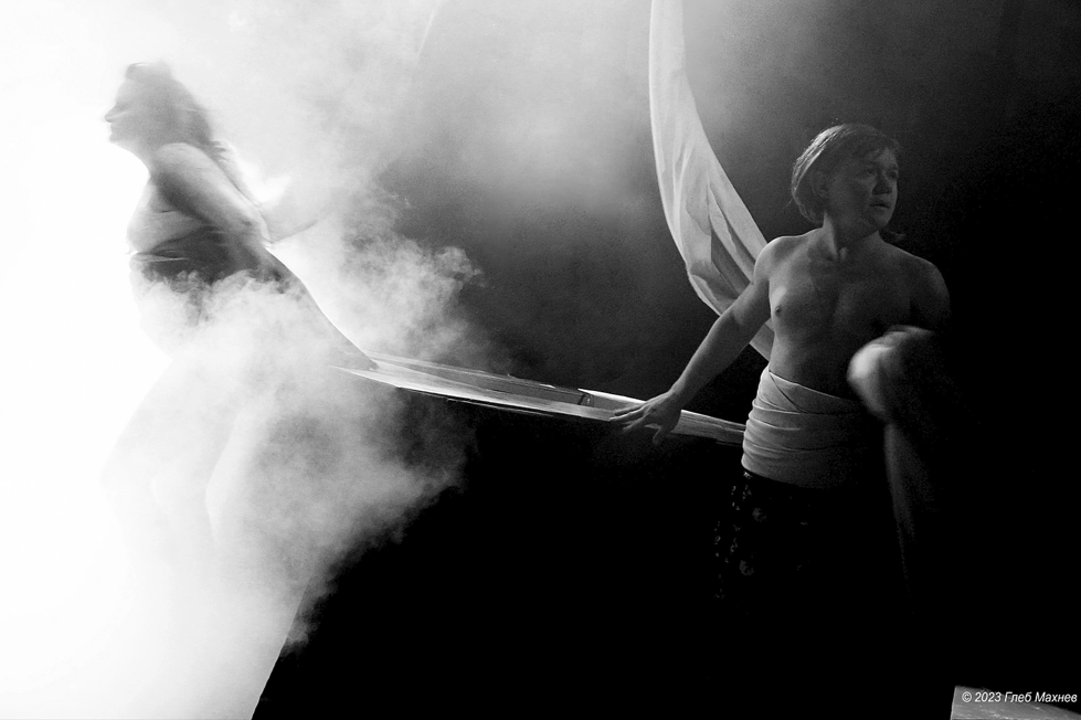 Бесконечное окно (Спектакль по пьесе Руслана Шилкина)