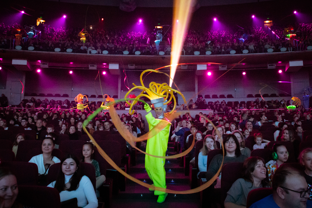 ЁЛКА ТЕЛЕКАНАЛА МУЛЬТ. ЖИВЫЕ КРАСКИ