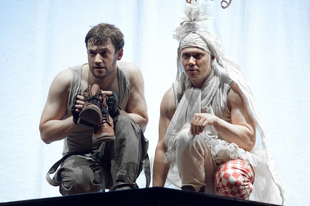 Максим Аверин и другие в спектакле "ОТЕЛЛО"