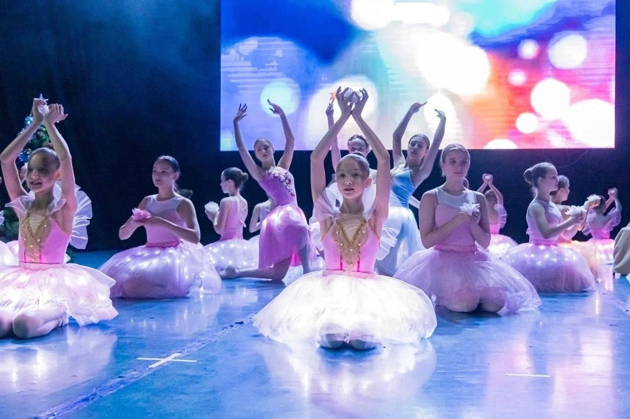 Новогодняя танцевальная сказка "12 месяцев"