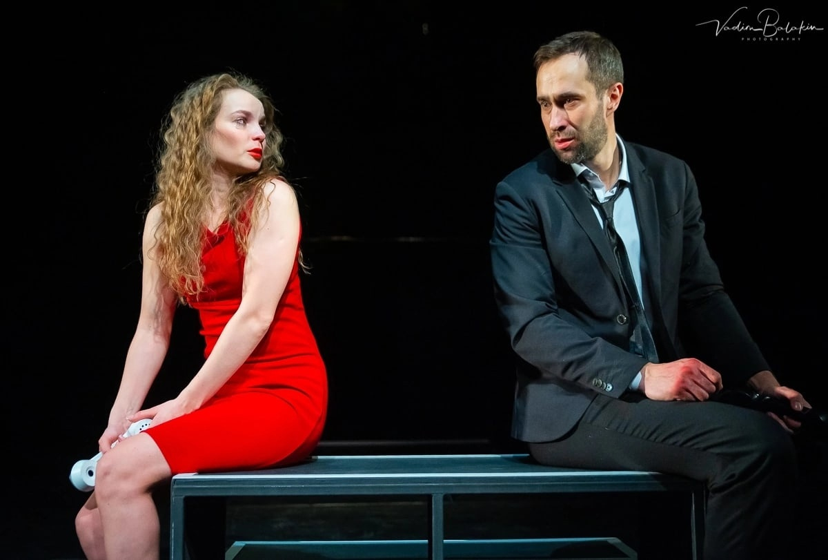 Двое на качелях