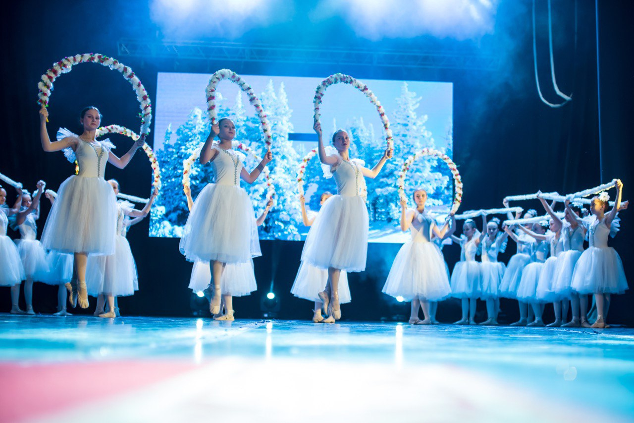 Новогодняя танцевальная сказка "12 месяцев"