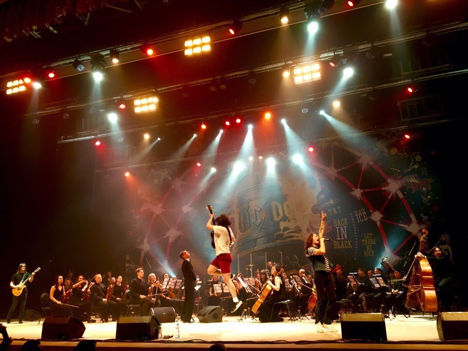 AC/DC - 45. Юбилейное шоу. Bon Fire (США), Easy Dizzy (Москва)