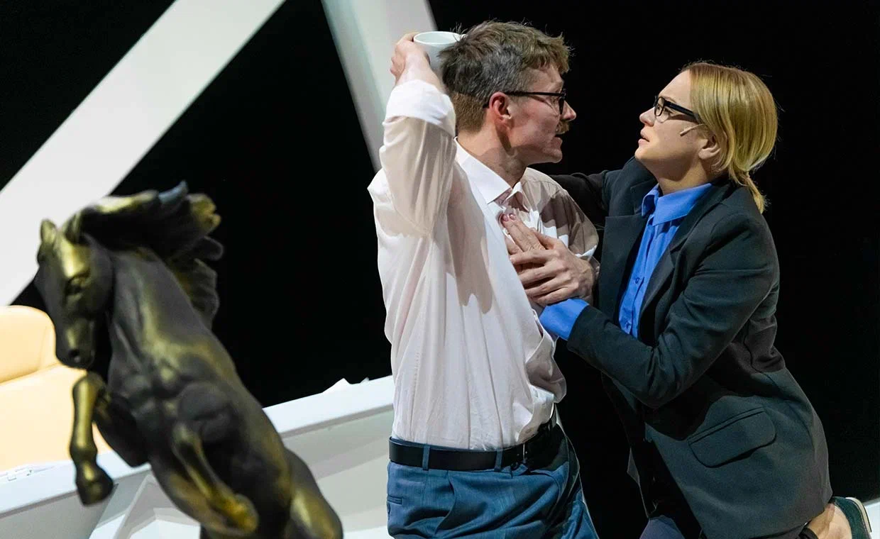 Служебный роман