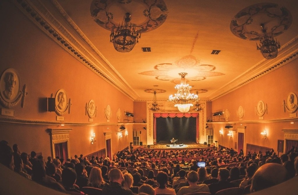 Эстас Тонне (ESTAS TONNE)