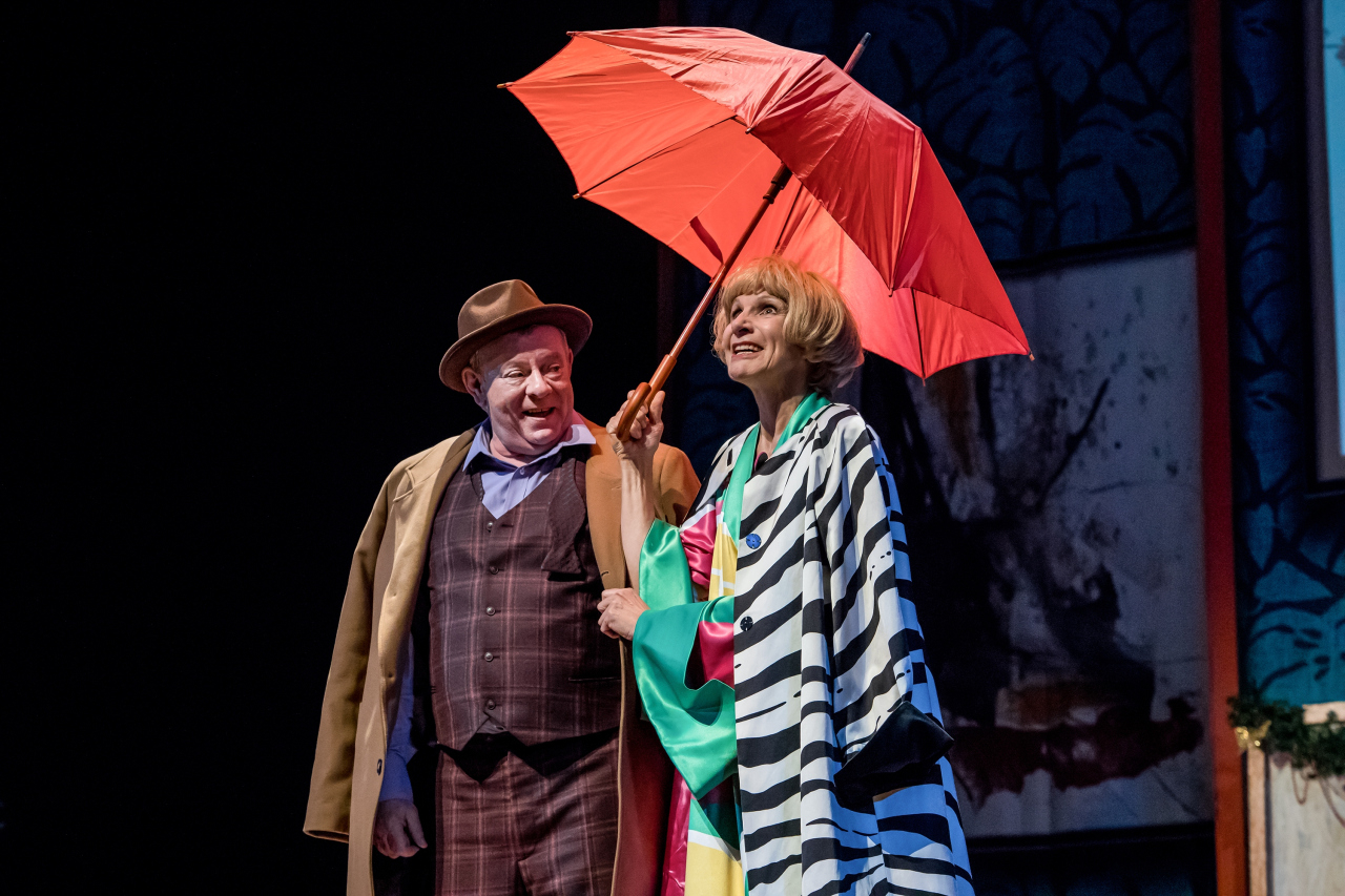 "Почему каждый раз..." в ролях: Л. Артемьева, В. Андреев