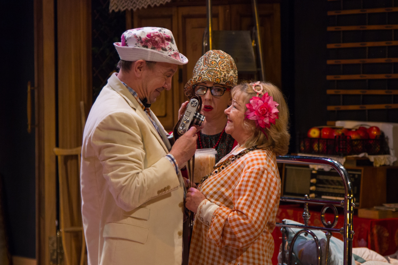 Дыроватый камень