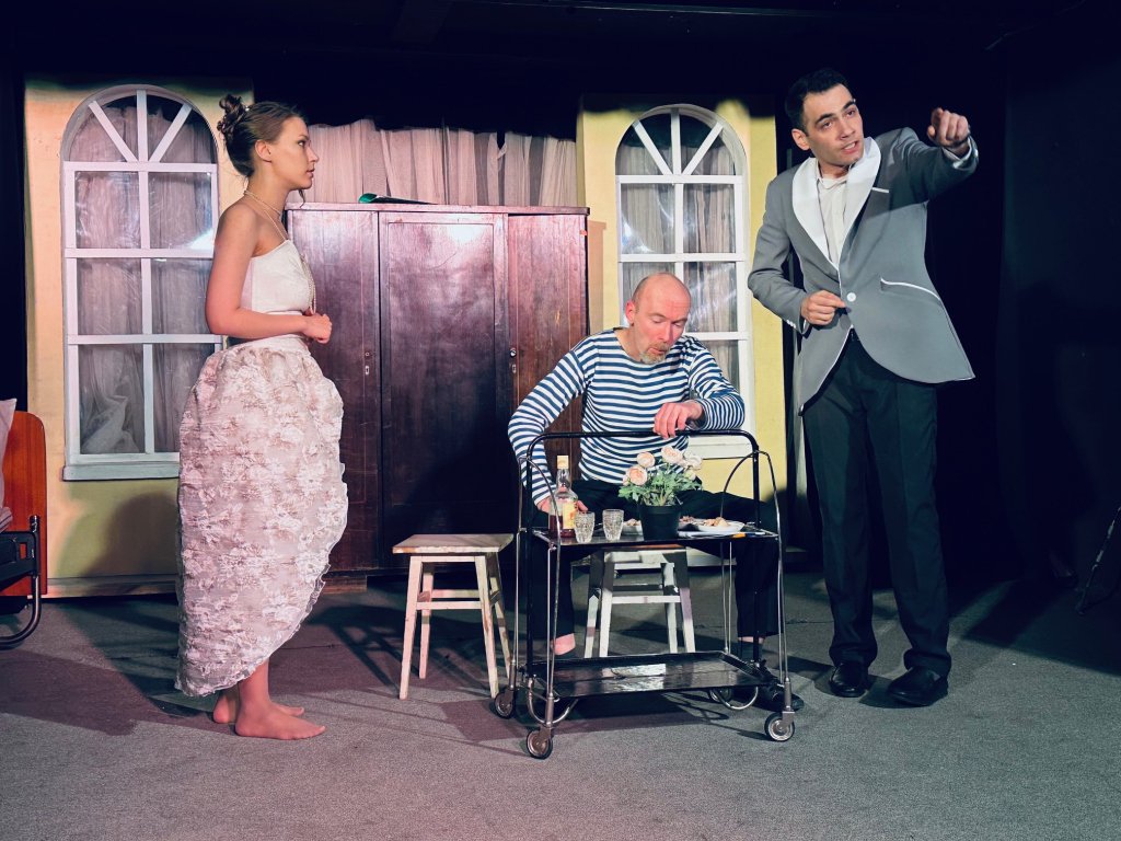 Брачная ночь втроём. Премьера!