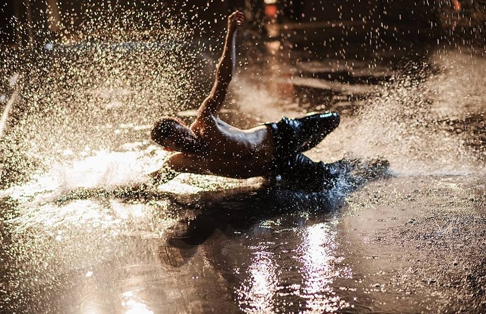 Шоу под дождем