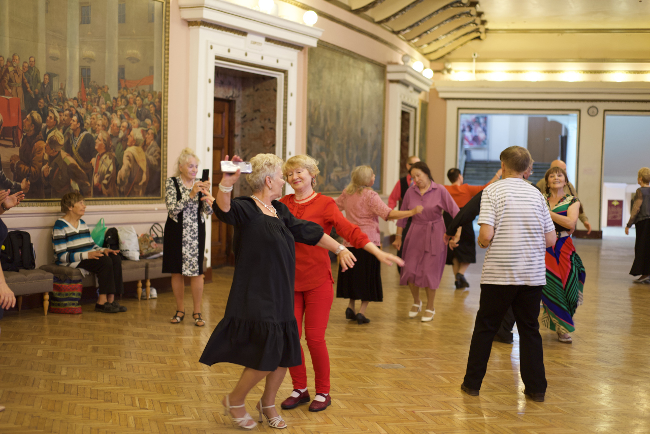 Танцевальный вечер "Для тех, кому за..."