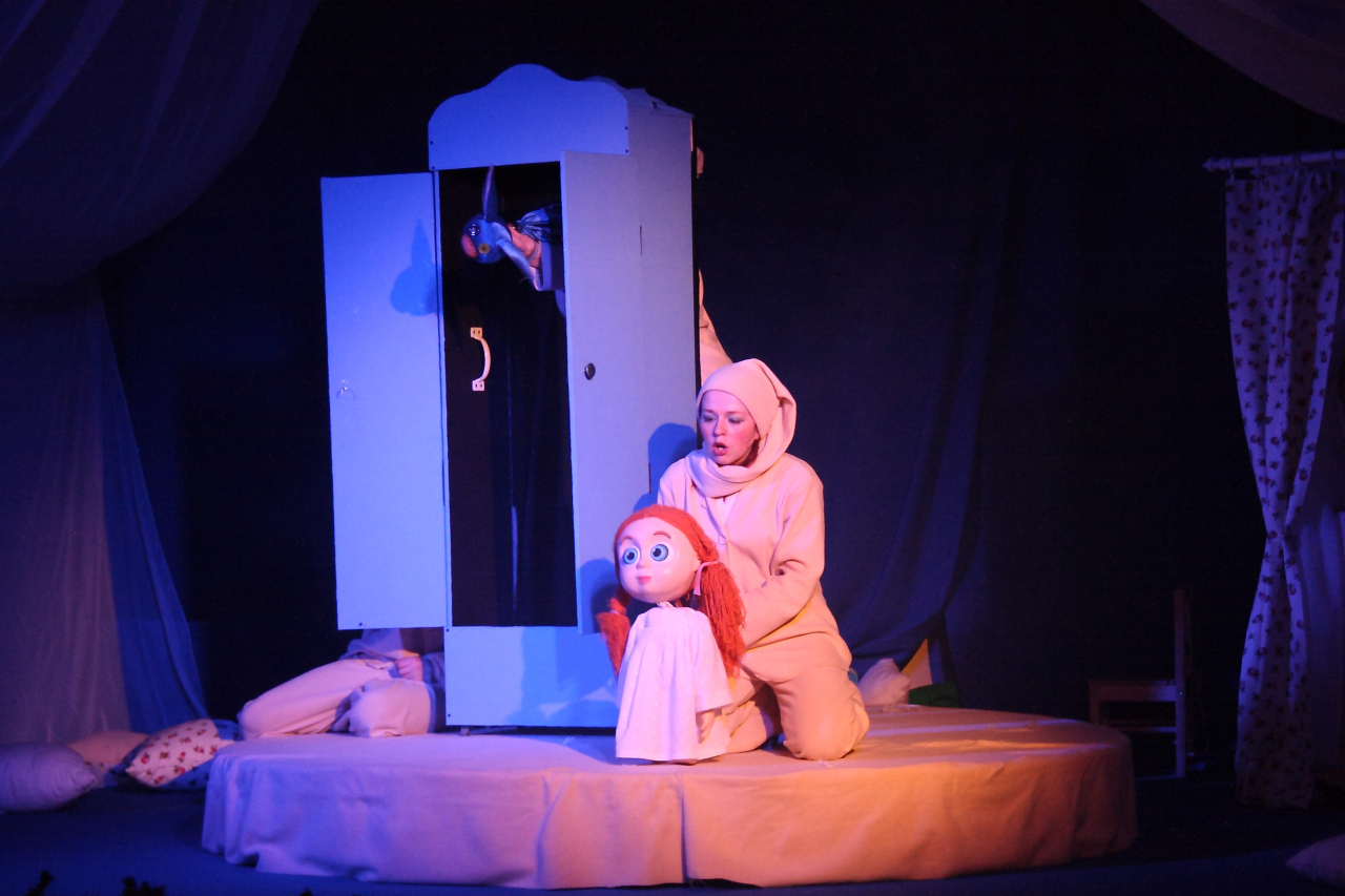 Как Маша поссорилась с подушкой