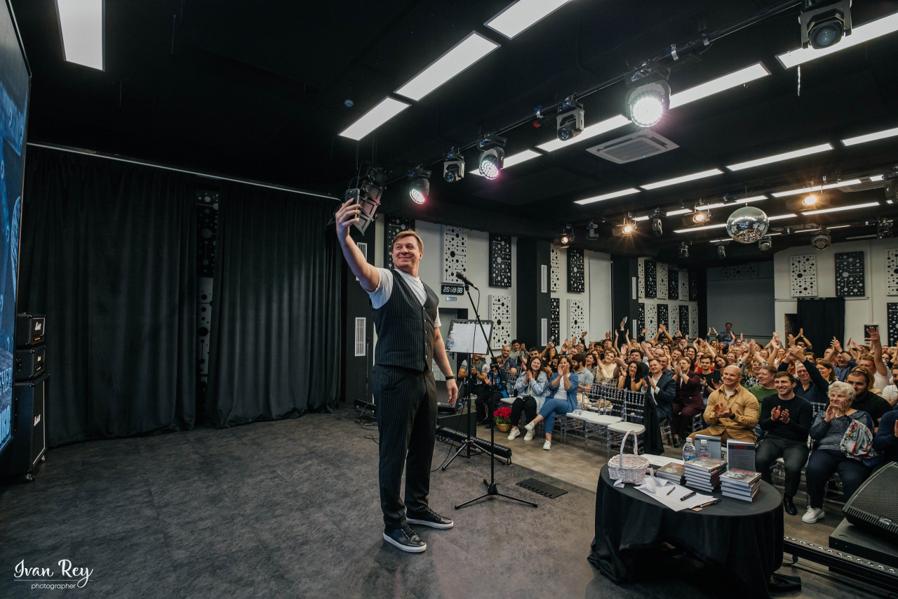 Дмитрий Кравченко - поэтический концерт