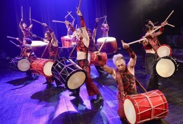 Шоу японских барабанщиков