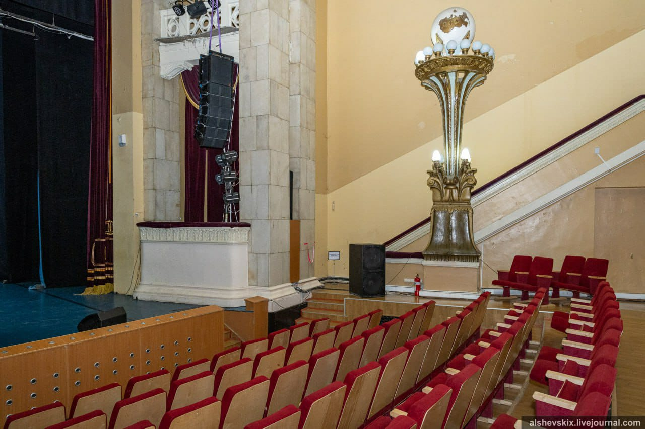 Арт-экскурсия Надежды Маценко "Дом офицеров. Переход времени"