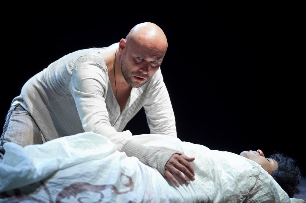 Максим Аверин и другие в спектакле "ОТЕЛЛО"