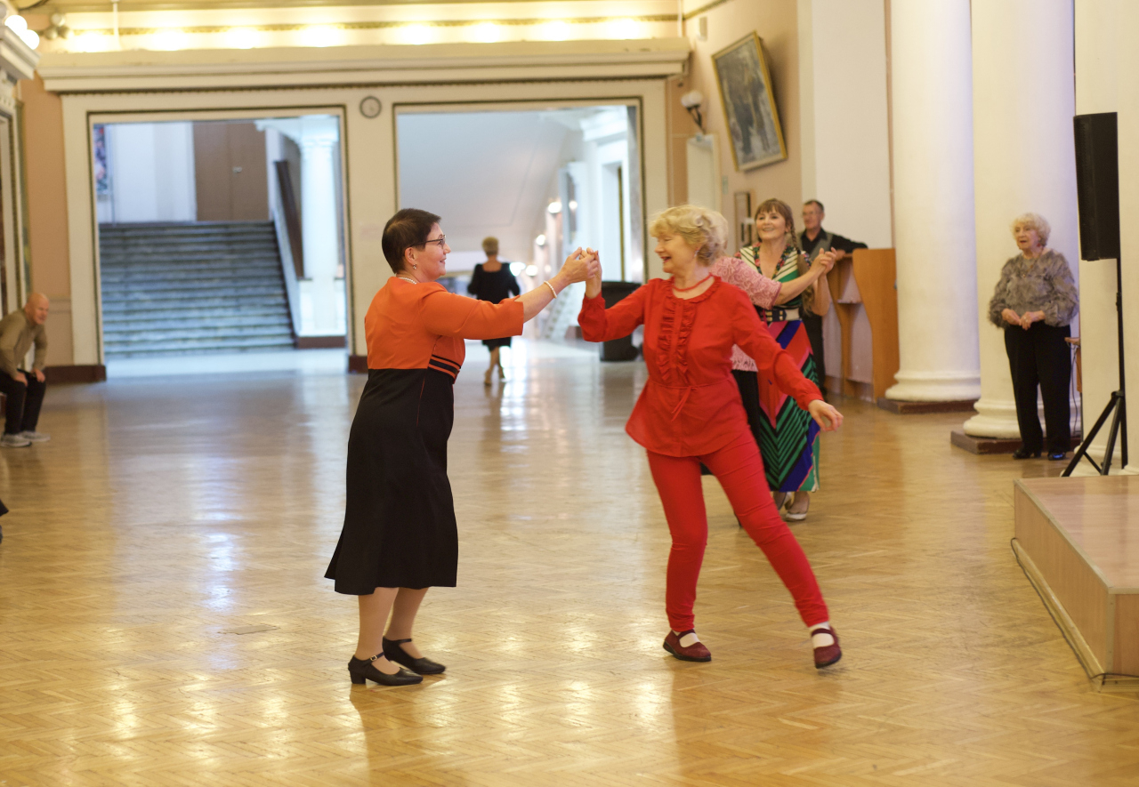 Танцевальный вечер "Для тех, кому за..."